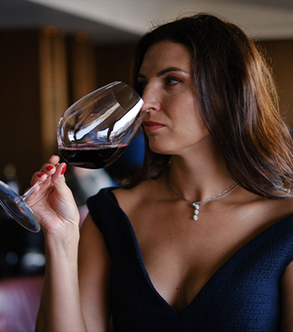 Somelє, brand ambassador of Vinos de La Luz Nataliia Burlachenko photo Somelє, brand ambassador of Vinos de La Luz Nataliia Burlachenko